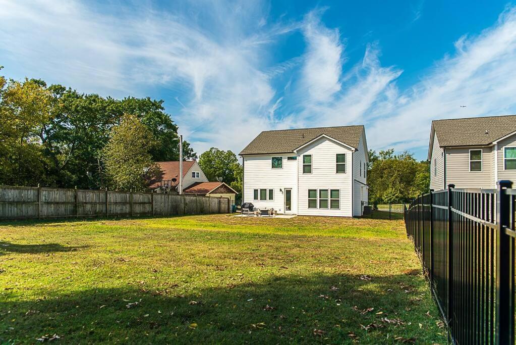 New! Lux. 4Br Home W/ Grill, Office & Huge Yard Charlotte Exterior photo